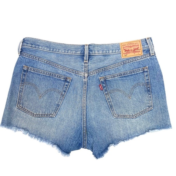 LEVI’S 501 Cotton Raw Hem Denim Shorts in light washed - Picture 3 of 6